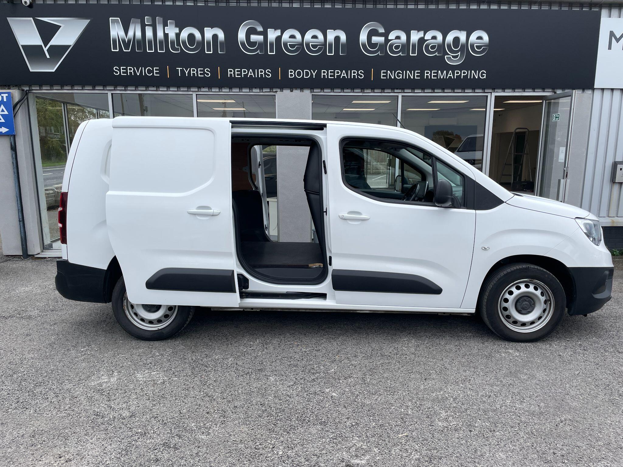Vauxhall Combo - image 8